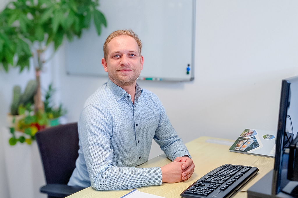 Mitarbeiter der RS Hausverwaltung im Büro